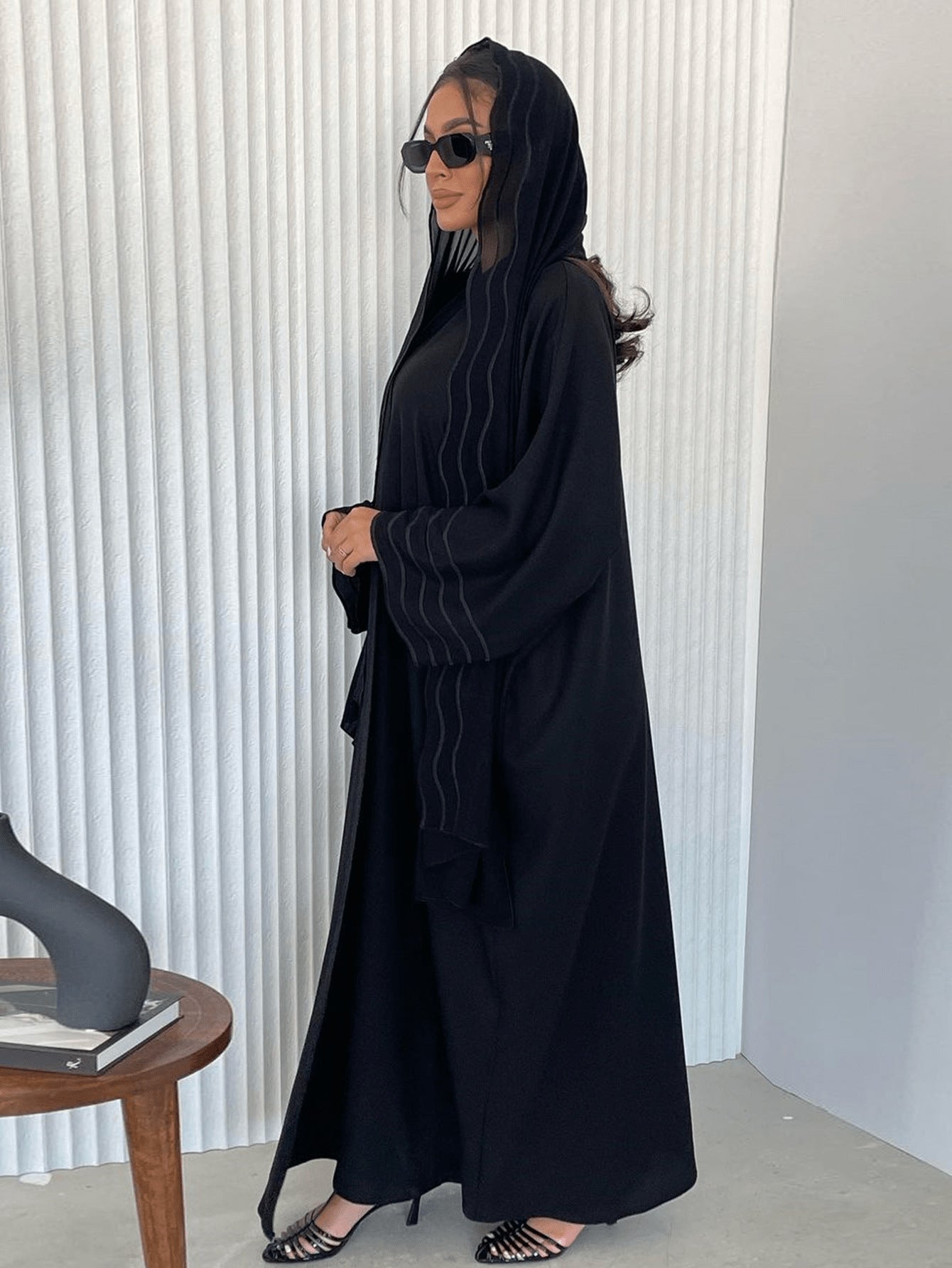 Arab Dubai Turkey Exquisite Embroidery Embroidery Coat With Headscarf Two Pieces